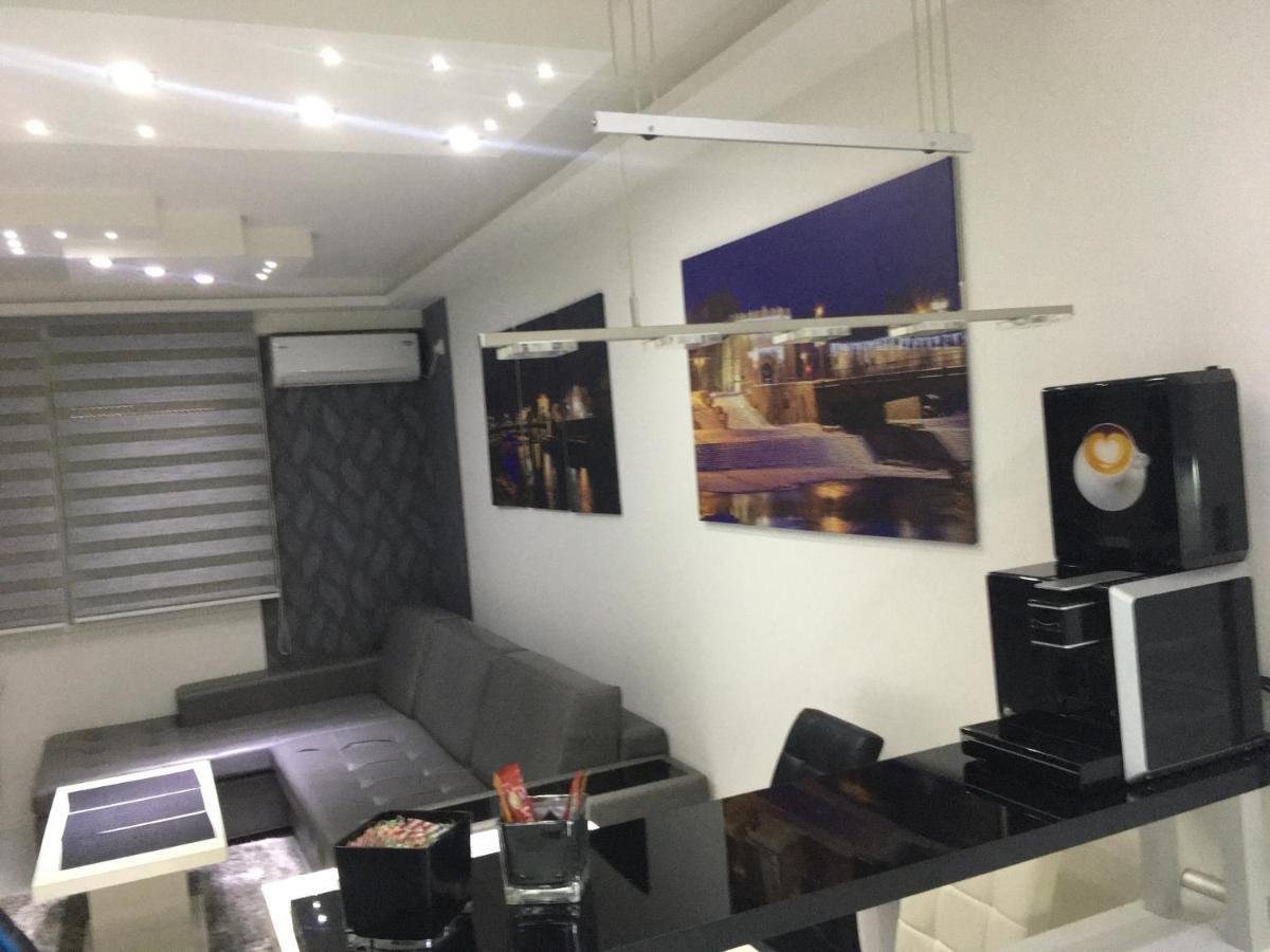 Grey Apartment Ni Exteriér fotografie